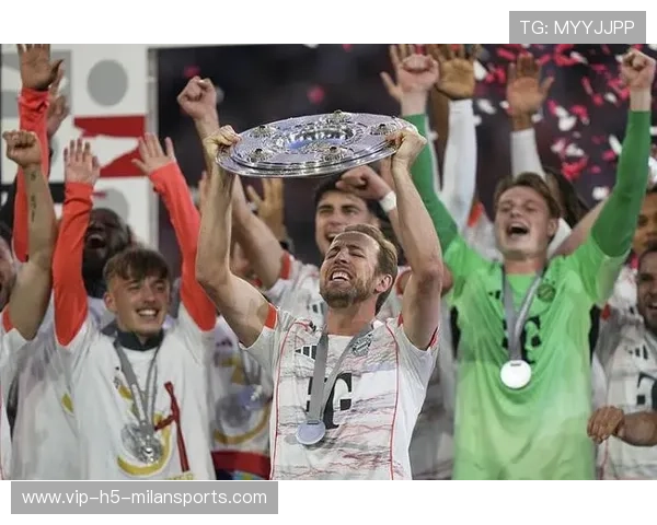 拜仁凯恩背身接球极为稳健