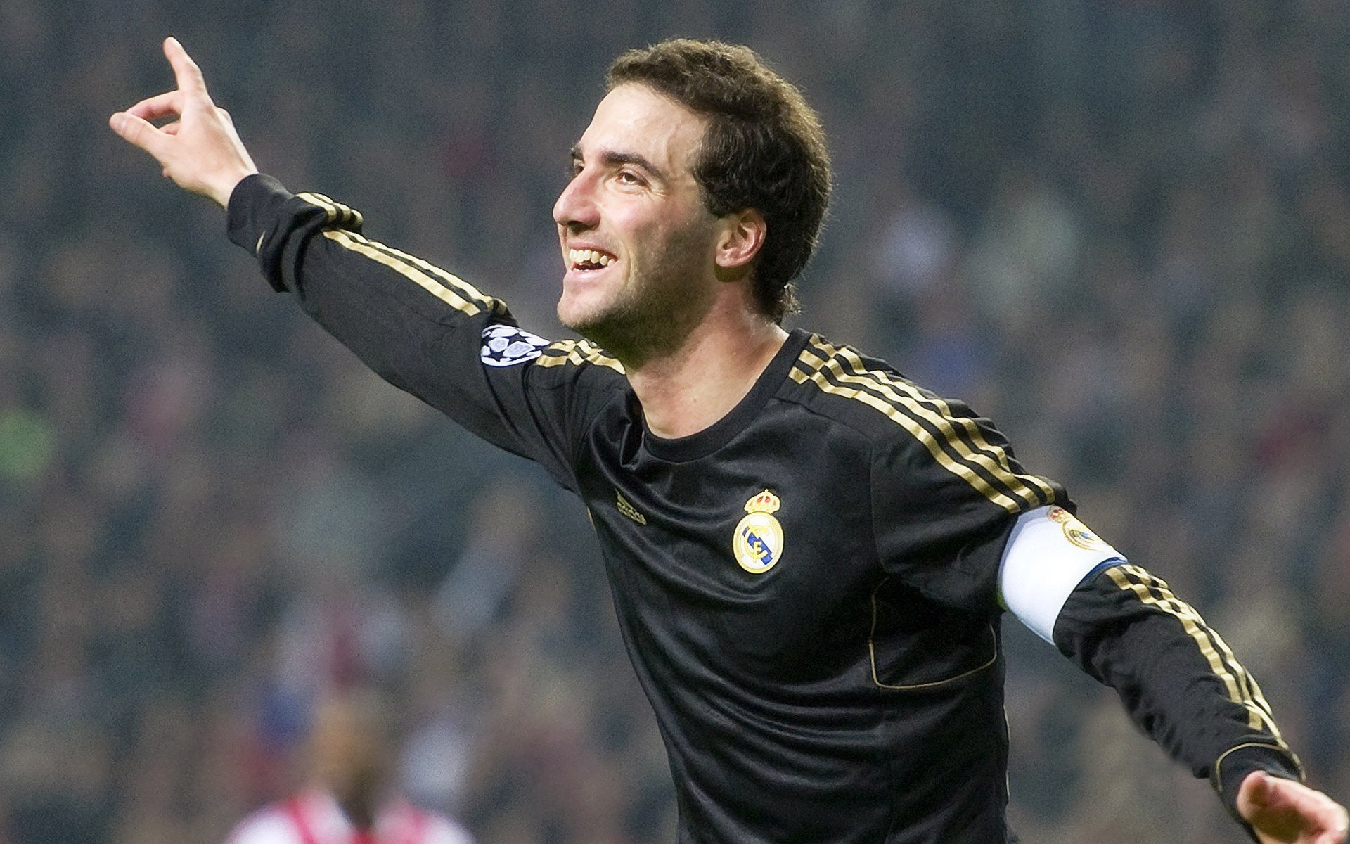 德甲焦点：冠军悬念加剧，拜仁还能稳居头把交椅？，拜仁几次德甲冠军